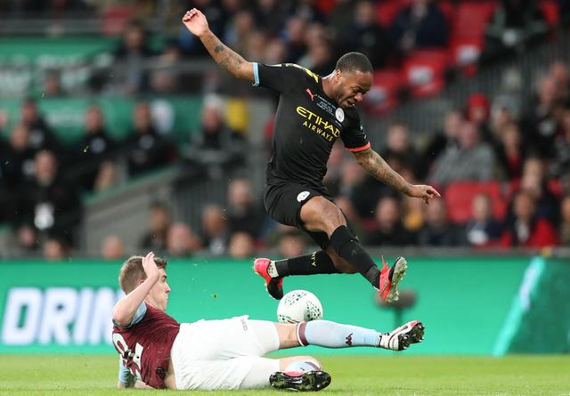 西甲前瞻：巴萨剑指7连胜巩固领跑，奥萨苏纳沦落保级军团（西甲前瞻：巴萨冲击七连胜稳固榜首，奥萨苏纳陷入保级泥潭）