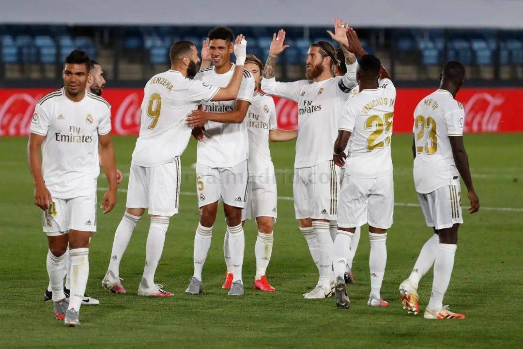 梅西数据：送出39次传球贡献1次助攻，全场未能射门（梅西本场数据：39次传球1次助攻，全场零射门）