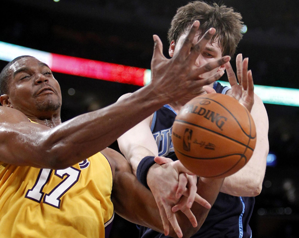 太阳报：伊万-托尼在伦敦夜总会因涉嫌用头撞人被警方逮捕（太阳报称伊万-托尼在伦敦夜店涉用头撞人遭警方拘捕）