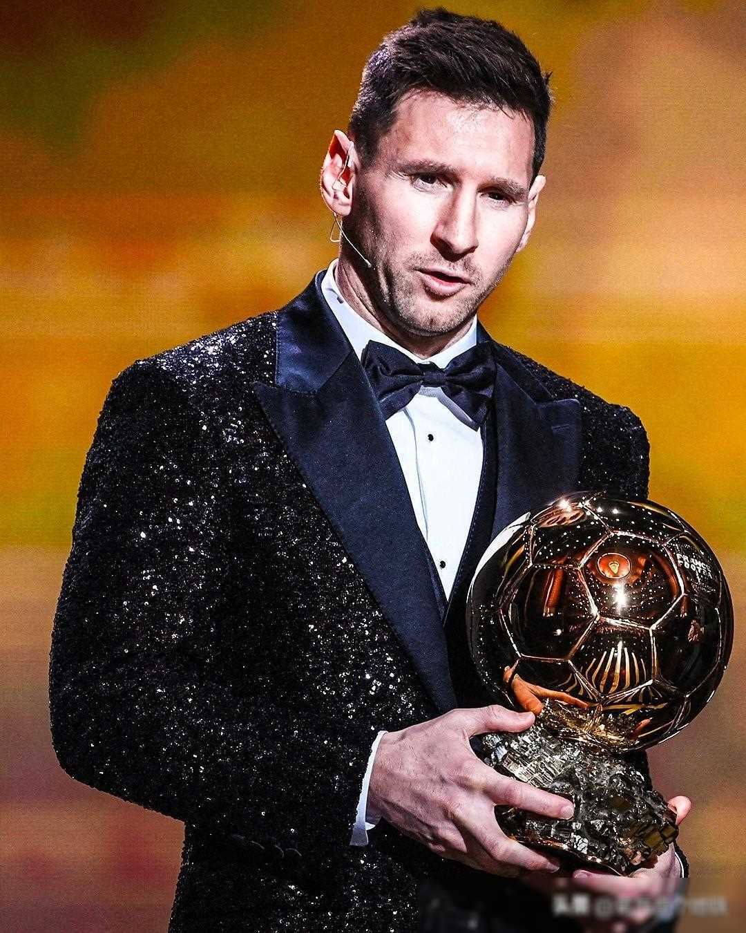 马卡：皇马和卡斯蒂亚进行了对抗赛，门迪被安排在中后卫位置（马卡：皇马与卡斯蒂亚队内热身赛，门迪出任中卫）