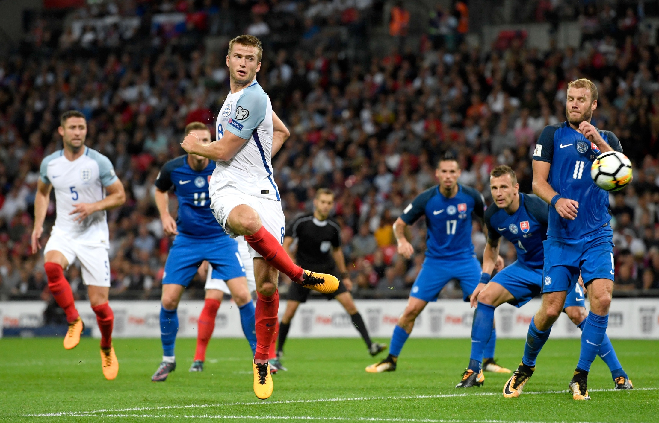 掘金约基奇豪取三双助球队连胜（约基奇轰三双 助掘金延续连胜势头）