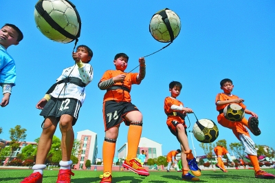 半场：拜仁2-0海登海姆，斯塔尼希奇、奥利塞破门（半场战报：拜仁2-0领先海登海姆，斯塔尼希奇与奥利塞建功）