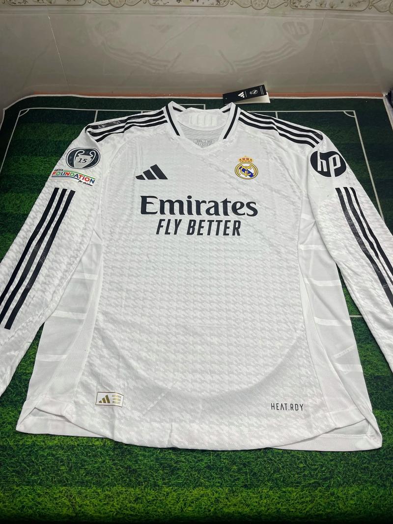 TA：塞梅尼奥冬窗首选下家为曼城，他渴望赢得冠军奖杯（TA：塞梅尼奥冬窗更倾向加盟曼城，渴望捧起冠军奖杯）