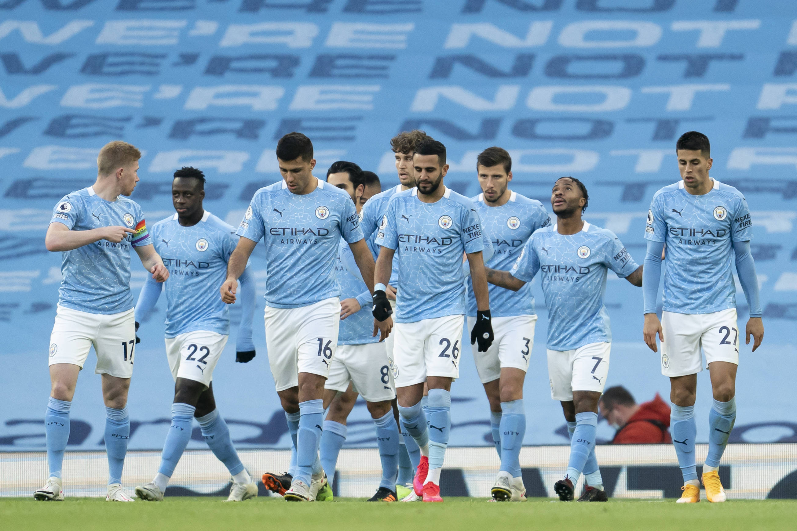 中超末轮前瞻：上海双雄冲击冠军，海牛、梅州争保级最后席位（中超收官战前瞻：上海双雄冲冠，海牛与梅州抢保级最后名额）