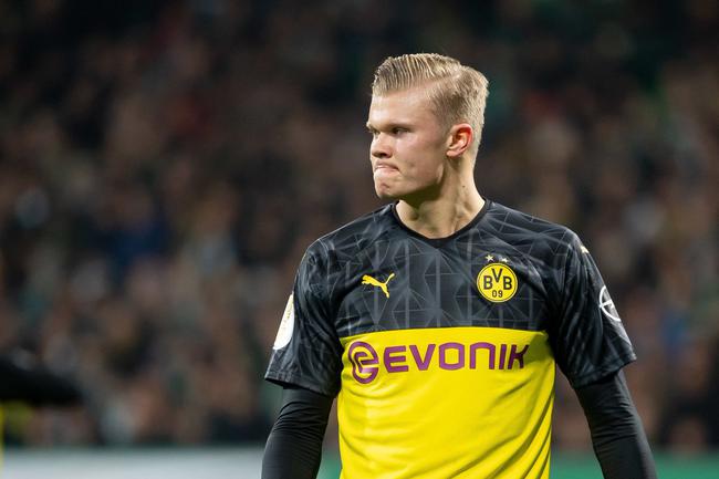 意甲媒体热议：米兰前锋希门尼斯未来扑朔迷离，媒体坚称他将离开而经纪人否认！（意媒聚焦：米兰前锋希门尼斯去留成谜，媒体称将离队经纪人予以否认）